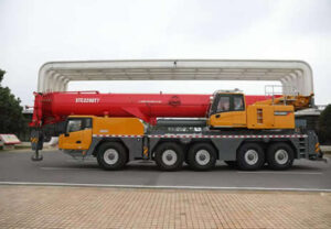 Mais força e eficiência: Transtop recebe novo guindaste de 220 toneladas