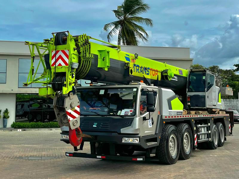 Guindaste 100 a 220 toneladas